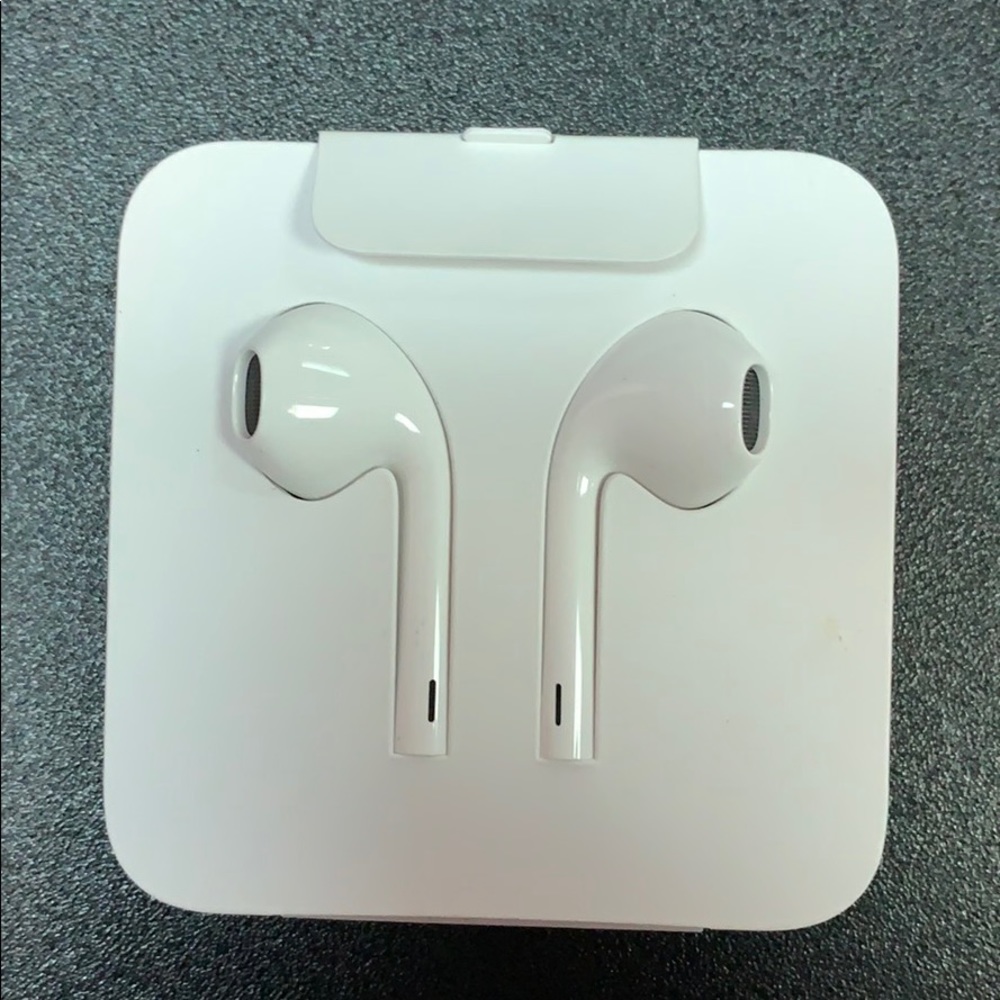 Apple EarPods with lightning connector white